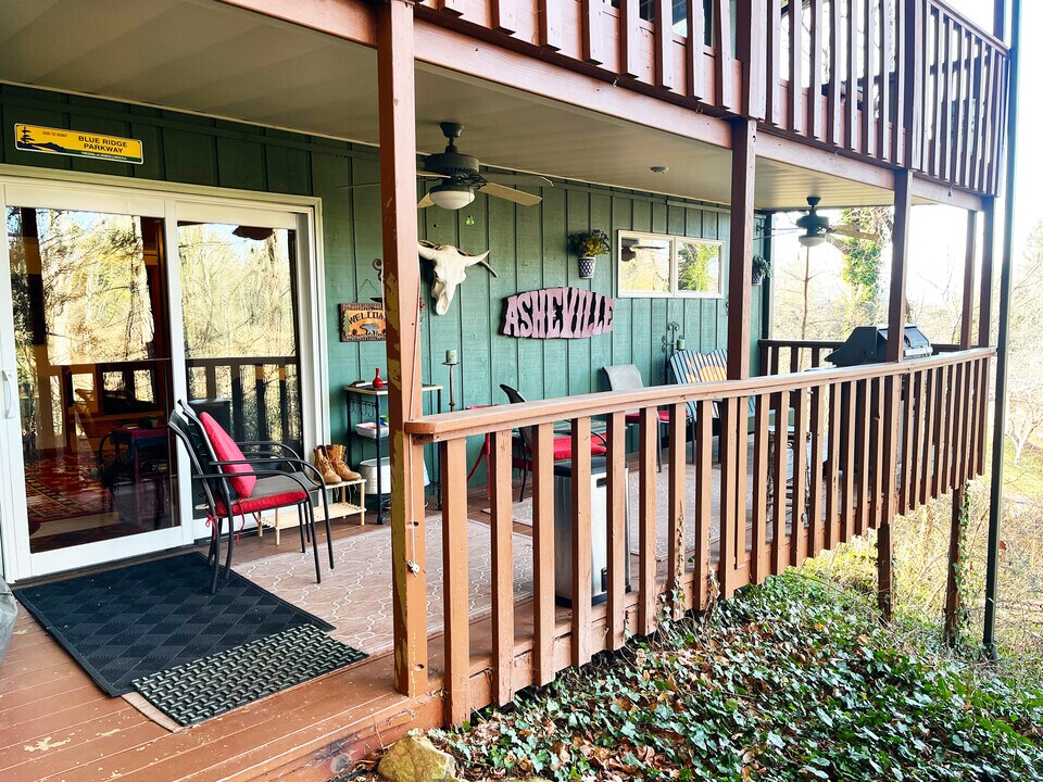 48 Holly Hill Dr in Asheville, NC - Building Photo
