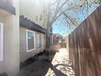 2425 E Waltann Ln in Phoenix, AZ - Building Photo - Building Photo