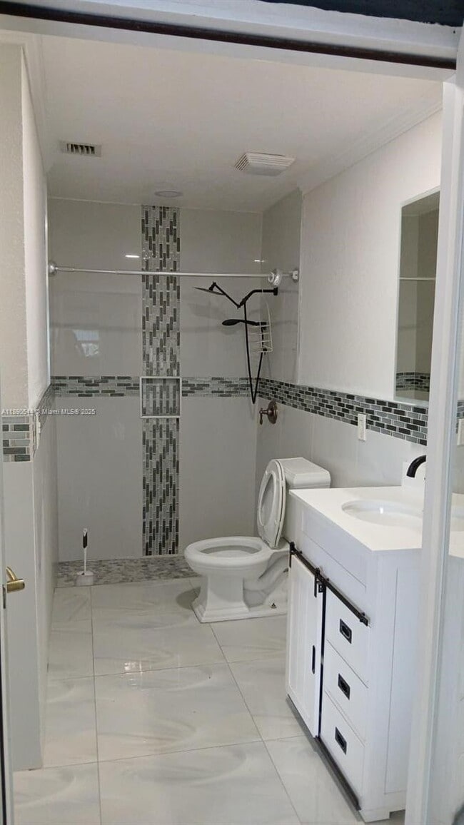 12415 SW 207th Terrace in Miami, FL - Building Photo - Building Photo