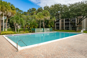 Sherwood Square Apartments in Coral Springs, FL - Foto de edificio - Building Photo