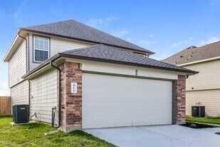 411 Brushback Dr in Huntsville, TX - Building Photo