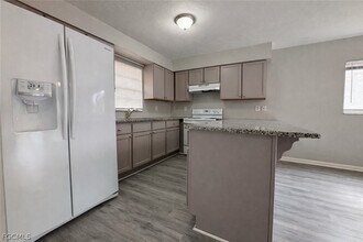 1718 SW Santa Barbara Pl in Cape Coral, FL - Building Photo - Building Photo