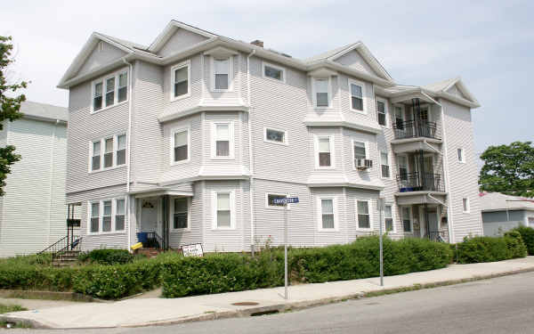 7 Chavenson St in Fall River, MA - Building Photo