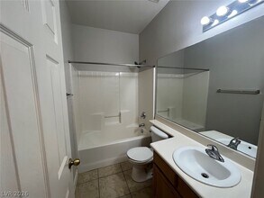 7521 Port Orchard Ave in Las Vegas, NV - Building Photo - Building Photo
