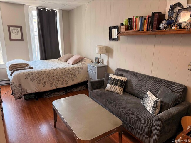 320 New York Ave in Huntington, NY - Building Photo - Building Photo