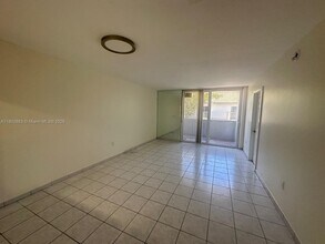 10090 NW 80th Ct in Hialeah, FL - Building Photo - Building Photo