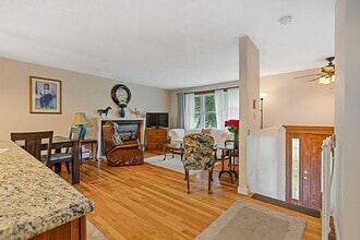 4 Brown Ave in Greenland, NH - Building Photo - Building Photo