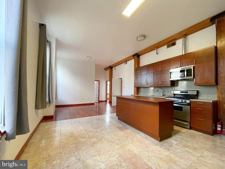 1301 Vine St-Unit -2F in Philadelphia, PA - Building Photo