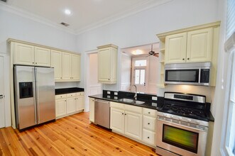 192 Wentworth St in Charleston, SC - Building Photo - Building Photo