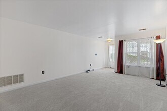95 Tattersall Dr in Burlington Township, NJ - Building Photo - Building Photo