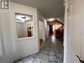 10 Royal Park Blvd in Barrie, ON - Building Photo - Building Photo