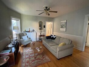 6515 N Greenview Ave, Unit 1st Floor in Chicago, IL - Building Photo - Building Photo