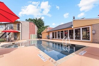 Casa Del Mar in Houston, TX - Foto de edificio - Building Photo