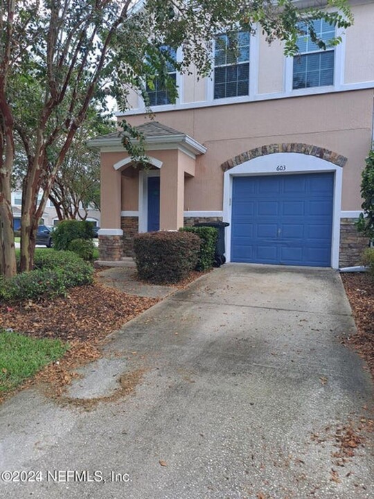 603 Crystal Way in Orange Park, FL - Building Photo