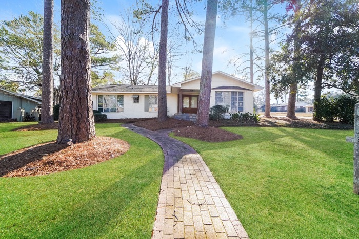 1403 Belle Glade St in Jackson, MS - Foto de edificio