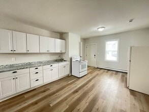 124 Beech St in Manchester, NH - Building Photo - Building Photo