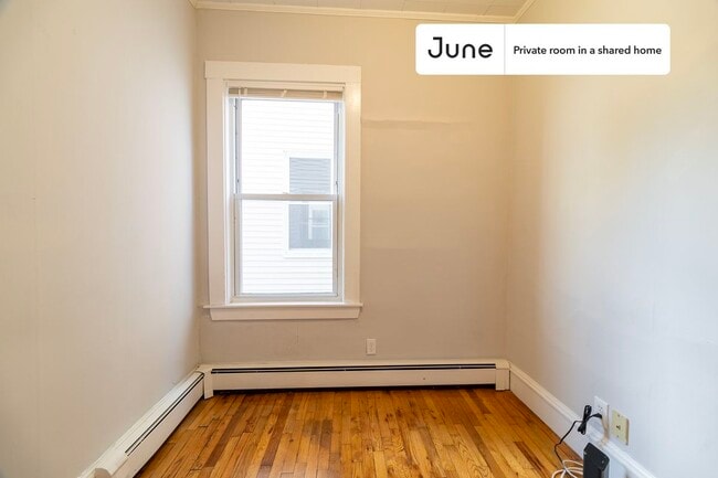 Private bedroom in 3 bed/1 bath Home in Boston, MA - Building Photo - Building Photo