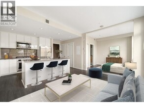 255 W 1st St in North Vancouver, BC - Building Photo - Building Photo