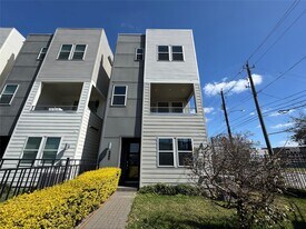 304 Jensen Dr in Houston, TX - Building Photo