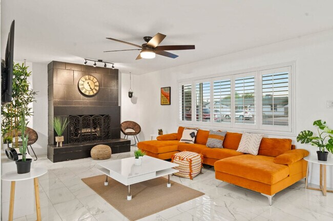 8324 E Oak St in Scottsdale, AZ - Building Photo - Building Photo