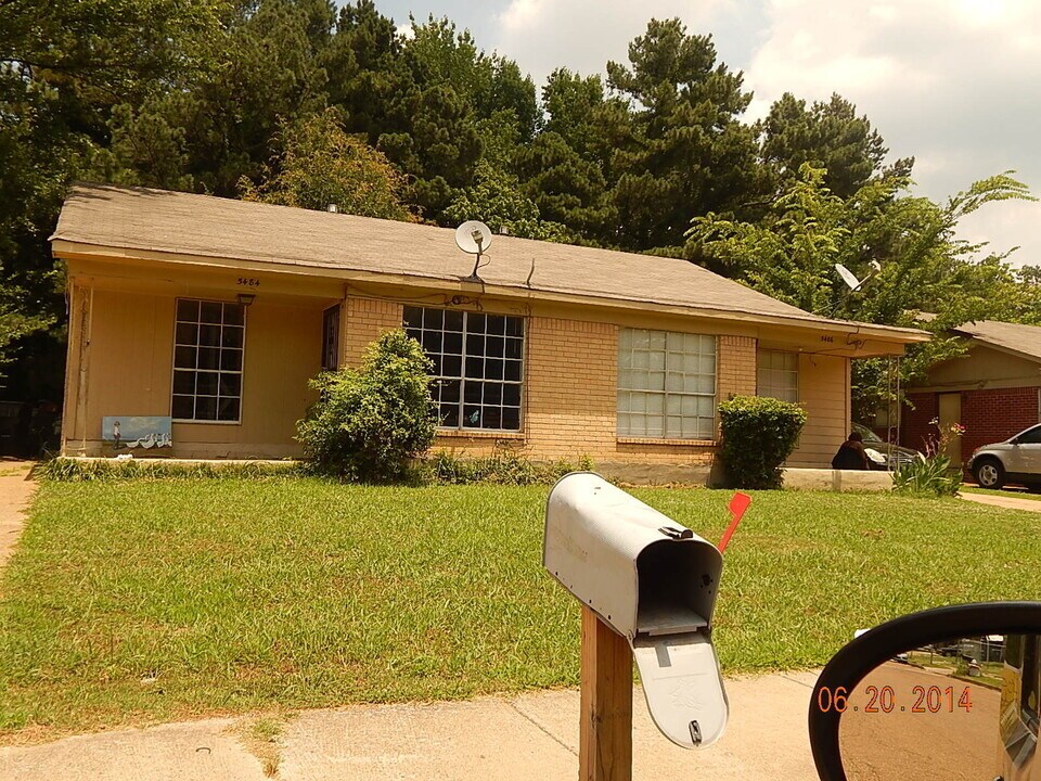 5484-5486 Apple Blossom Dr in Memphis, TN - Building Photo