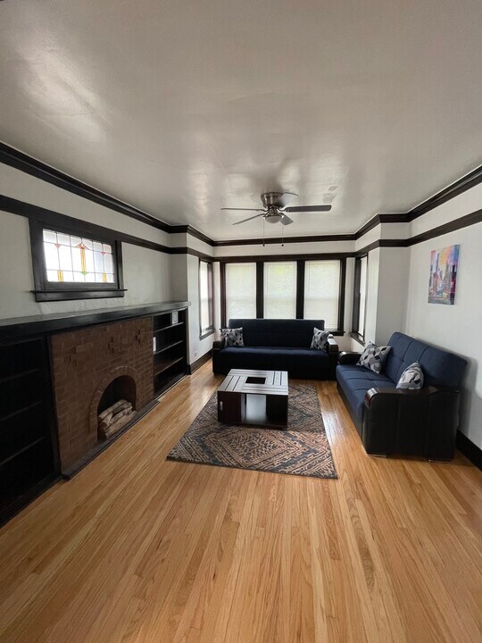 1219 N Laramie Ave, Unit 2 in Chicago, IL - Building Photo