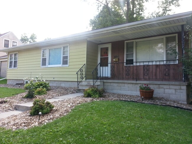 2209 Franklin St in Cedar Falls, IA - Building Photo - Building Photo