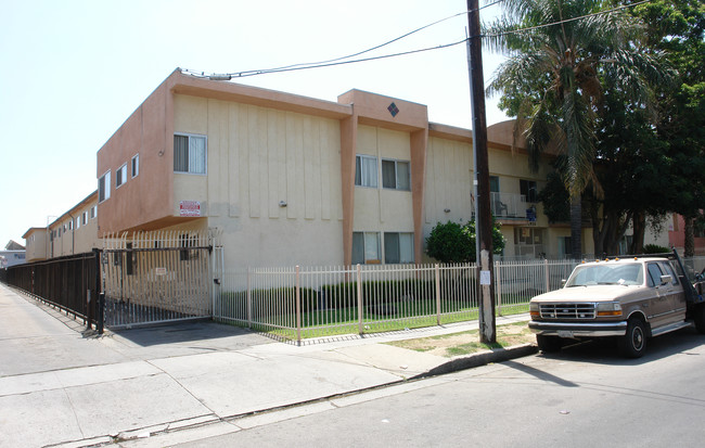 Orozco Villas in North Hills, CA - Foto de edificio - Building Photo