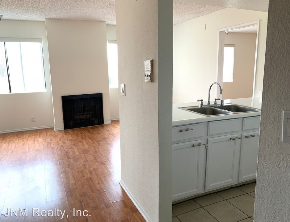 8831 Van Nuys Blvd in Los Angeles, CA - Building Photo