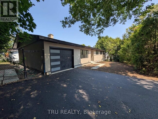 39 Sunnycrest Dr in Ottawa, ON - Building Photo - Building Photo