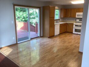 1057 Kennedy Dr in Hartford, WI - Building Photo - Building Photo