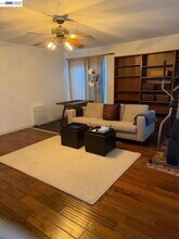 320 N Civic Dr in Walnut Creek, CA - Foto de edificio - Building Photo