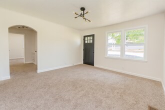 1401 Woodman Hall St in Shelby, NC - Building Photo - Building Photo