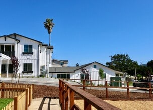 Emerald Court Apartments in Atascadero, CA - Foto de edificio - Interior Photo