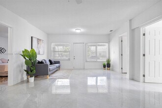 1810 NW 47th St in Miami, FL - Building Photo - Building Photo