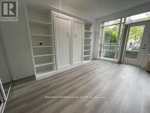 19 Avondale Ave in Toronto, ON - Building Photo - Building Photo