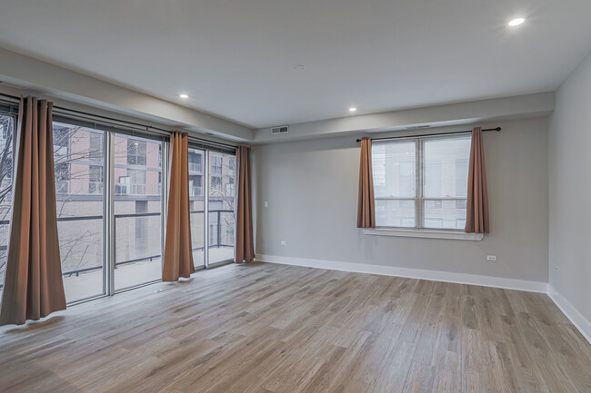 1342 W Randolph St in Chicago, IL - Building Photo - Interior Photo