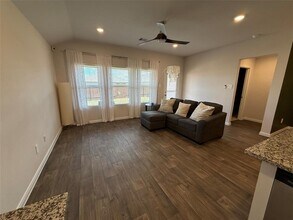 300 Belmont Pl in Lockhart, TX - Building Photo - Building Photo