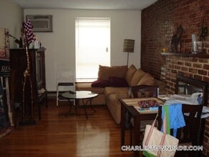 267 Main St, Unit 3A in Boston, MA - Foto de edificio - Building Photo