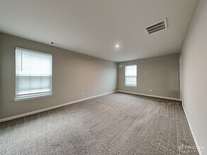 2556 Grove Park Way in Columbia, TN - Building Photo - Building Photo