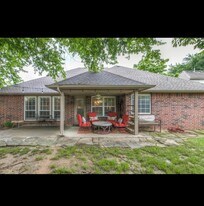 1908 W El Paso St in Broken Arrow, OK - Building Photo
