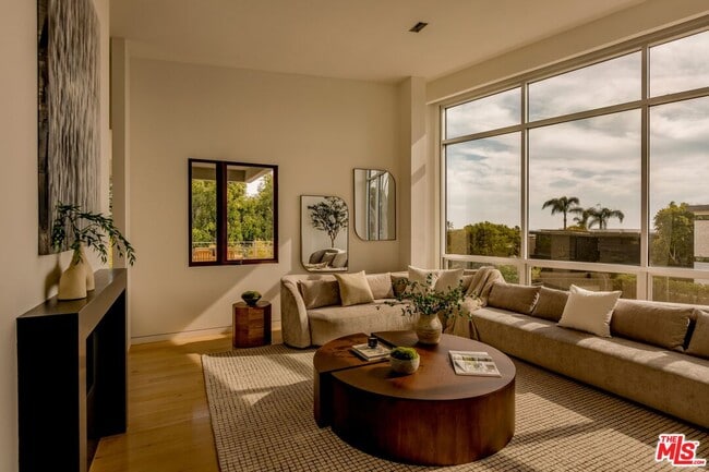 3218 Maplewood Ave in Los Angeles, CA - Building Photo - Building Photo