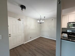 127 Glengarry Dr in Bloomingdale, IL - Building Photo - Building Photo