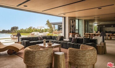 6889 Dume Dr in Malibu, CA - Building Photo - Building Photo
