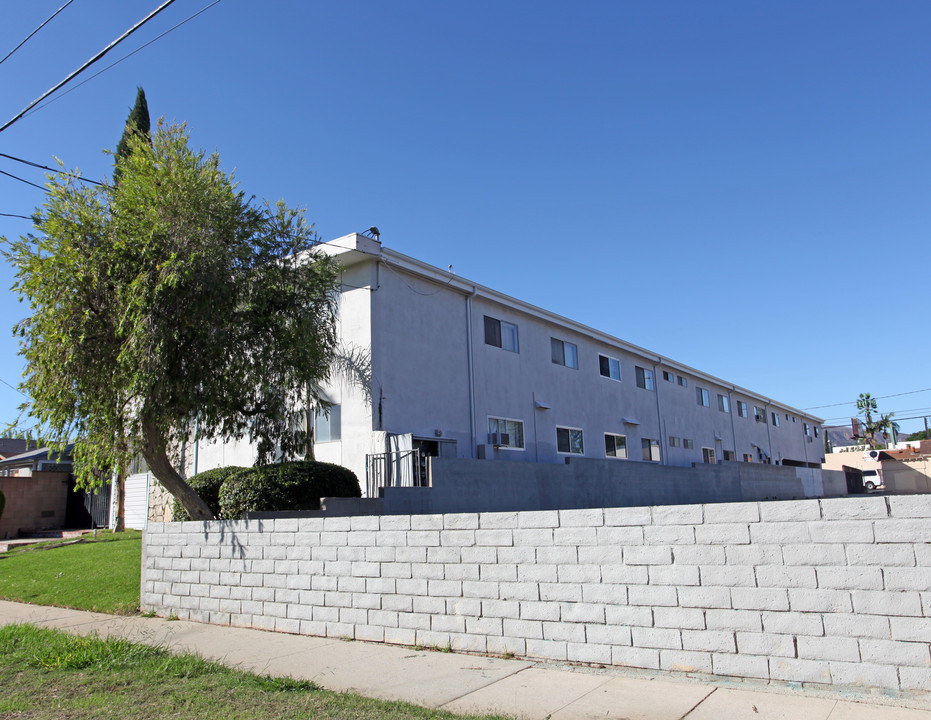 17713 Kingsbury St in Granada Hills, CA - Building Photo