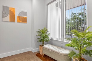 620 Petit Wy in Largo, FL - Building Photo