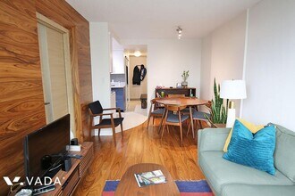 588 Broughton St in Vancouver, BC - Building Photo - Building Photo