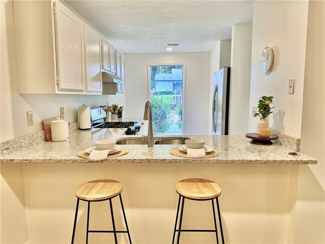 property at 286 Toweridge Dr SW