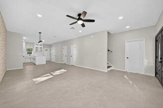 10594 Rustling Oaks Dr in Conroe, TX - Building Photo - Building Photo