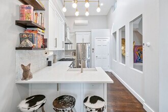 44 High St, Unit 5 in Boston, MA - Building Photo - Building Photo